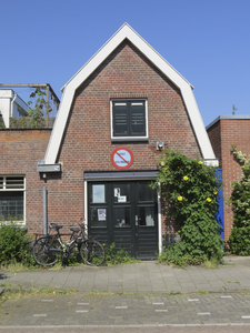 906337 Gezicht op het pakhuisje naast het pand Kerkweg 1 te Utrecht in de Stroomstraat.